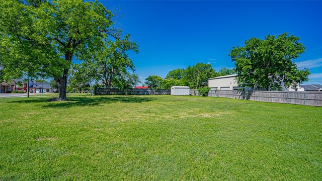 124 Anderson Street, Burleson, TX 76028