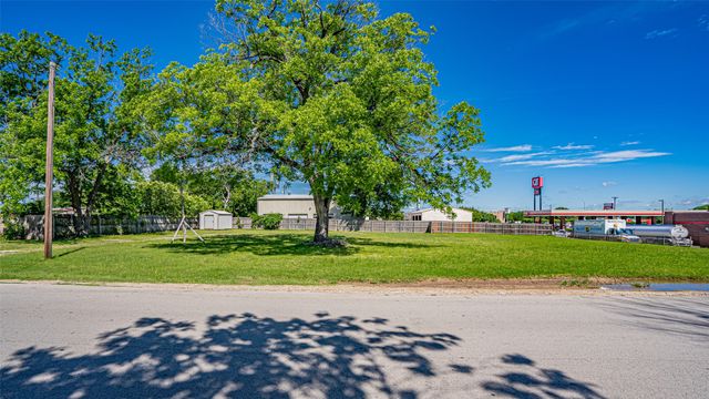 124 Anderson Street, Burleson, TX 76028