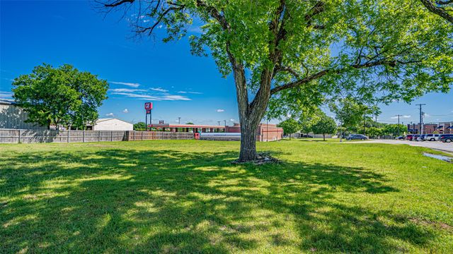 124 Anderson Street, Burleson, TX 76028
