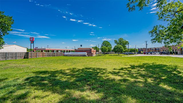 124 Anderson Street, Burleson, TX 76028