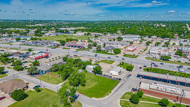 124 Anderson Street, Burleson, TX 76028