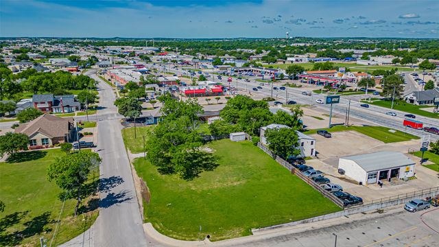124 Anderson Street, Burleson, TX 76028