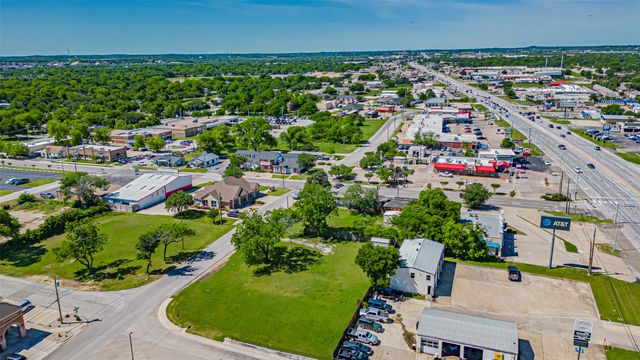 124 Anderson Street, Burleson, TX 76028