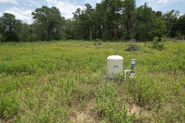 175 Coastal Lane, Luling, TX 78648