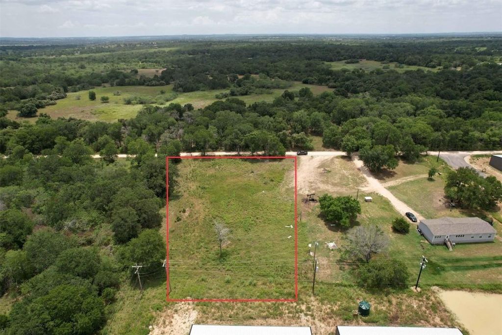 175 Coastal Lane, Luling, TX 78648
