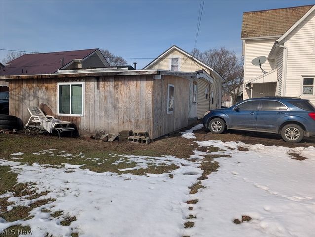 332 Front Avenue SW, New Philadelphia, OH 44663