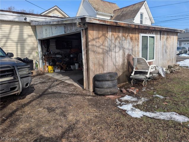 332 Front Avenue SW, New Philadelphia, OH 44663