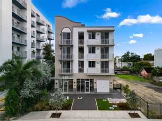 650 SW 1st St 402, Miami, FL 33130