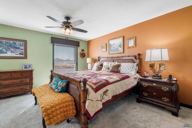 1833 WOOD LILY LN, Custer, SD 57730