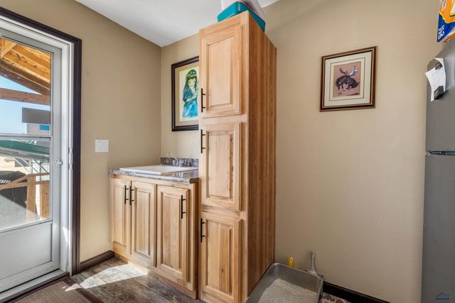 1833 WOOD LILY LN, Custer, SD 57730