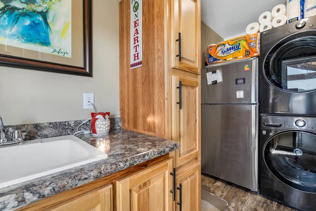 1833 WOOD LILY LN, Custer, SD 57730