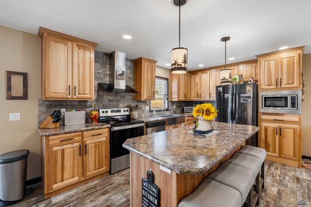 1833 WOOD LILY LN, Custer, SD 57730