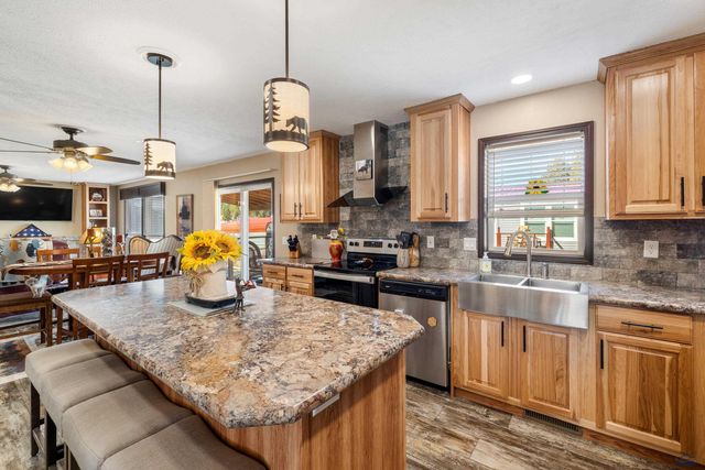 1833 WOOD LILY LN, Custer, SD 57730