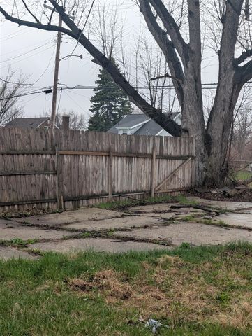 9941 Pinehurst Avenue, Detroit, MI 48204