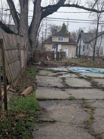 9941 Pinehurst Avenue, Detroit, MI 48204