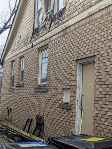 9941 Pinehurst Avenue, Detroit, MI 48204