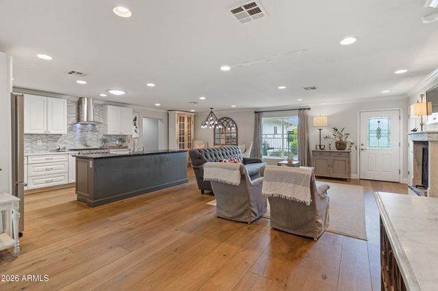 4025 E OSBORN Road, Phoenix, AZ 85018