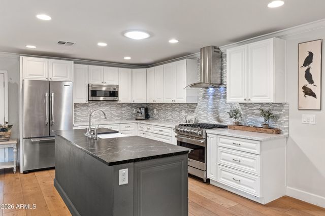 4025 E OSBORN Road, Phoenix, AZ 85018