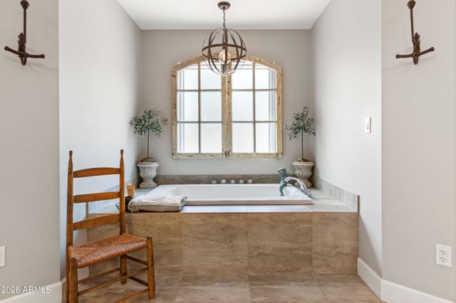 4025 E OSBORN Road, Phoenix, AZ 85018