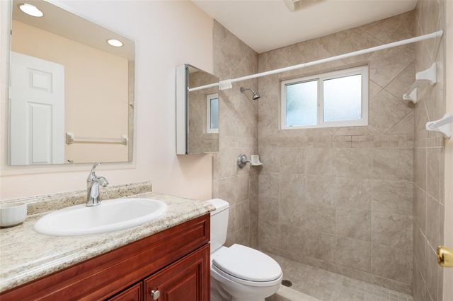 7501 21ST STREET N, St Petersburg, FL 33702