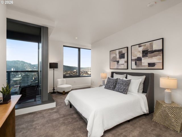 550 Sw 10TH Ave 2202, Portland, OR 97205