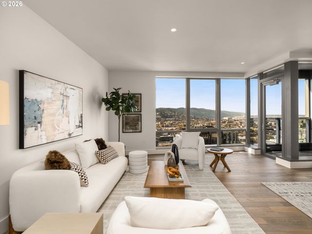 550 Sw 10TH Ave 2202, Portland, OR 97205