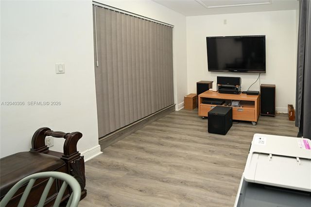 6930 Coolidge St, Hollywood, FL 33024