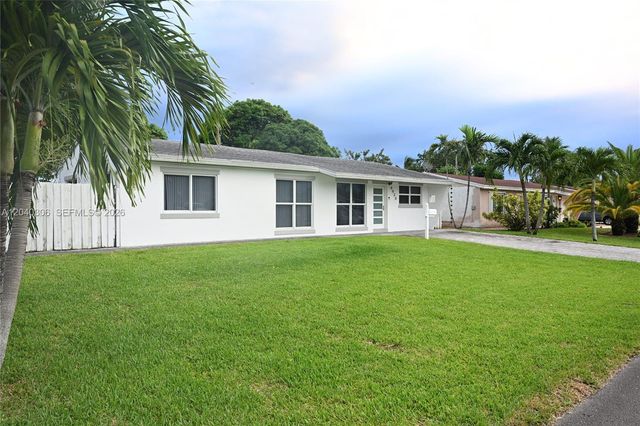 6930 Coolidge St, Hollywood, FL 33024