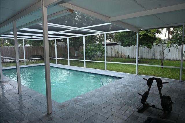 6930 Coolidge St, Hollywood, FL 33024