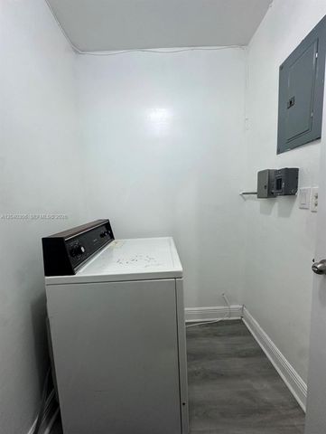 6930 Coolidge St, Hollywood, FL 33024