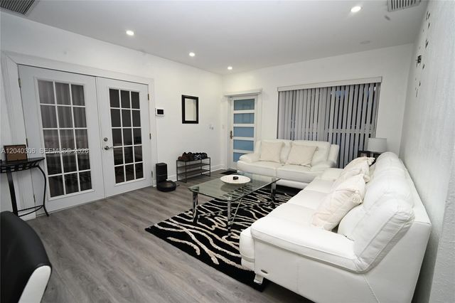 6930 Coolidge St, Hollywood, FL 33024