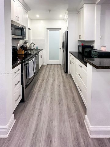 6930 Coolidge St, Hollywood, FL 33024
