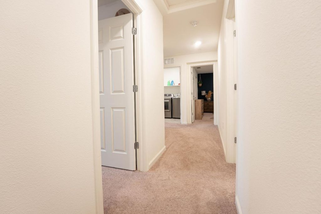 Image 11 of property listing at 2258 S Manzanita Court, Visalia, CA 93292