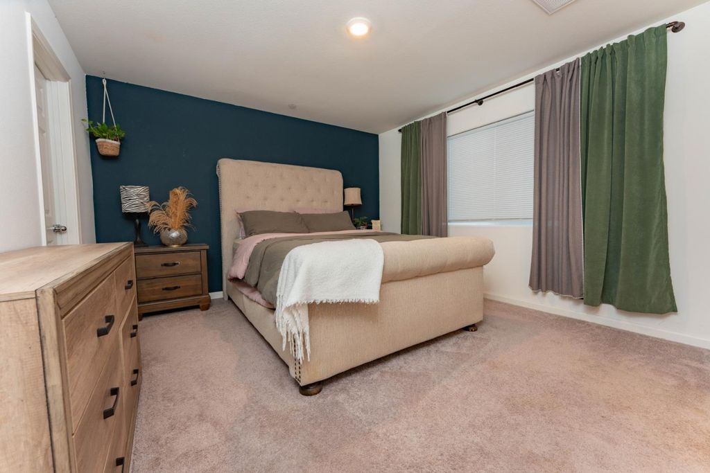 Image 12 of property listing at 2258 S Manzanita Court, Visalia, CA 93292