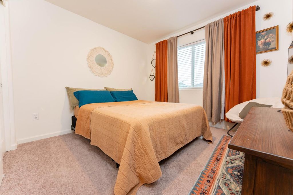 Image 15 of property listing at 2258 S Manzanita Court, Visalia, CA 93292