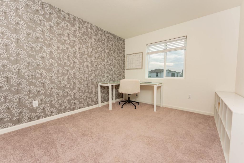 Image 16 of property listing at 2258 S Manzanita Court, Visalia, CA 93292