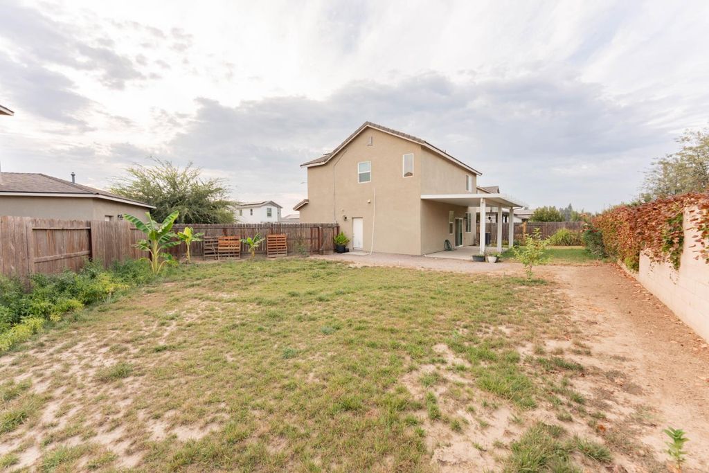 Image 20 of property listing at 2258 S Manzanita Court, Visalia, CA 93292