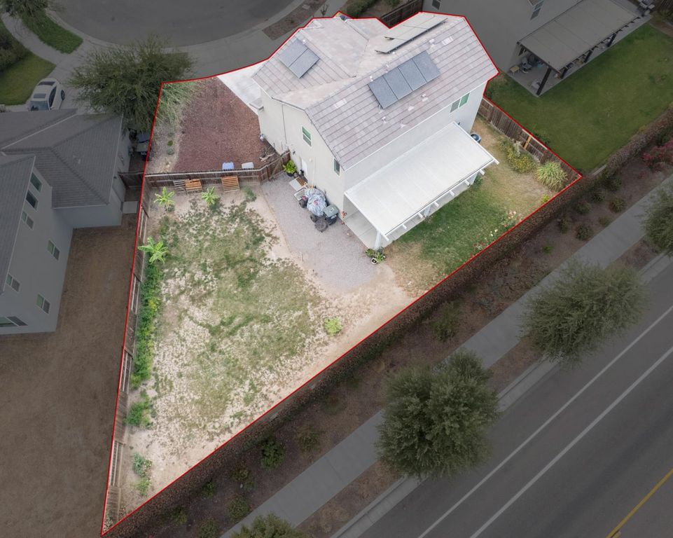 Image 21 of property listing at 2258 S Manzanita Court, Visalia, CA 93292