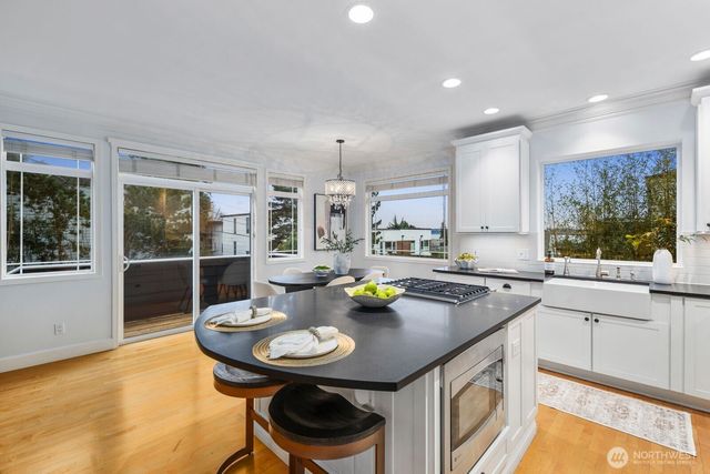 221 4th Street S, Kirkland, WA 98033