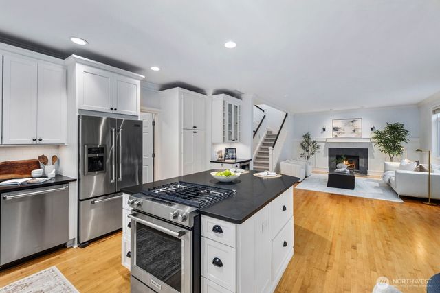 221 4th Street S, Kirkland, WA 98033