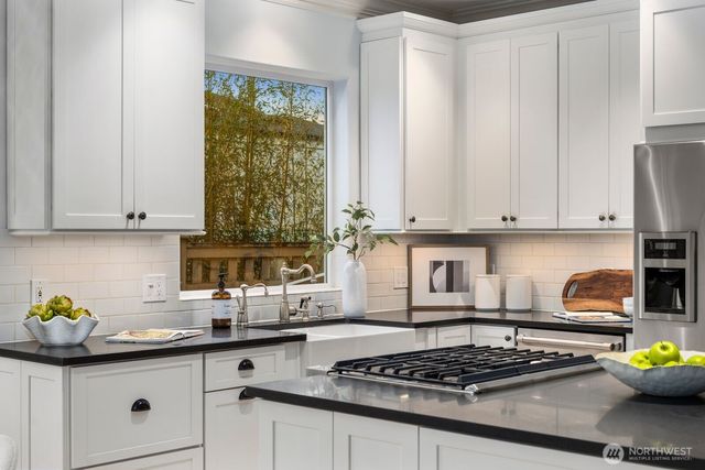 221 4th Street S, Kirkland, WA 98033