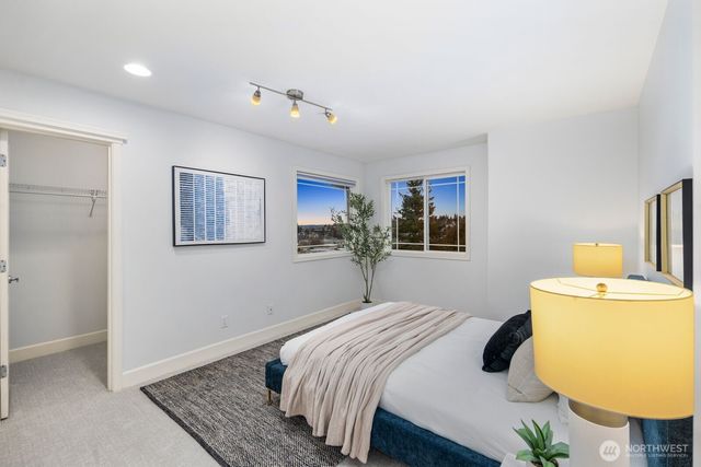 221 4th Street S, Kirkland, WA 98033