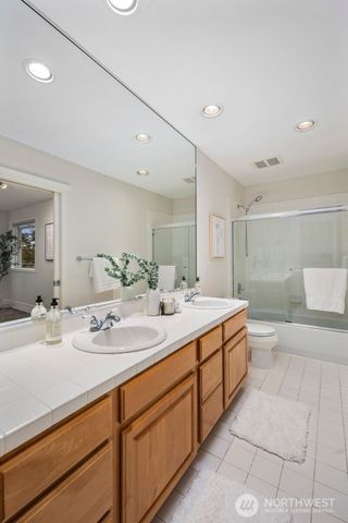 221 4th Street S, Kirkland, WA 98033