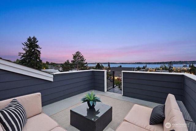 221 4th Street S, Kirkland, WA 98033