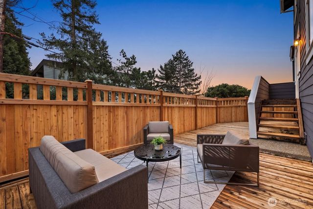 221 4th Street S, Kirkland, WA 98033