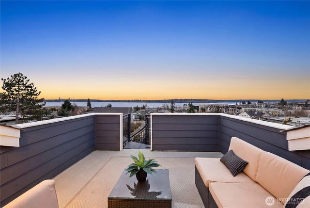 221 4th Street S, Kirkland, WA 98033