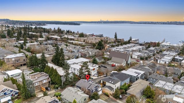 221 4th Street S, Kirkland, WA 98033