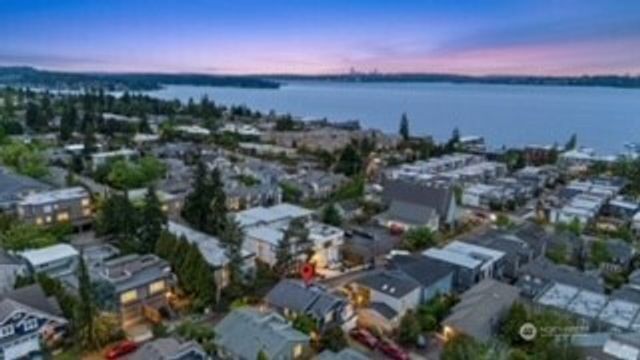 221 4th Street S, Kirkland, WA 98033