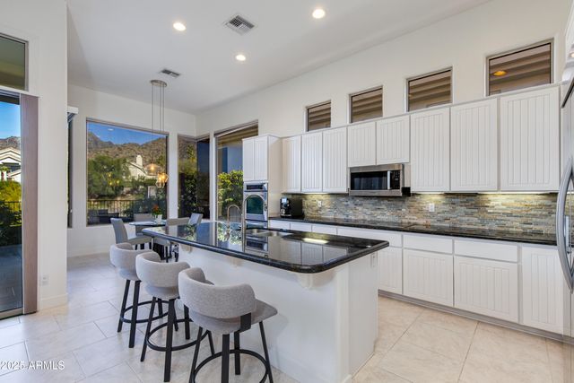 3130 E Squaw Peak Circle, Phoenix, AZ 85016