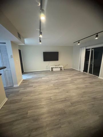 20818 San Simeon Way 106, Miami, FL 33179